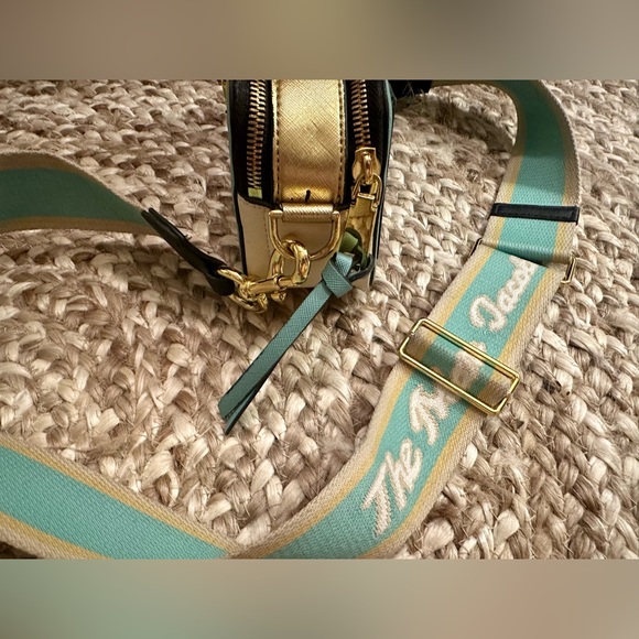 Marc Jacobs cross body - gently used, but basically new looking - Picture 5 of 10